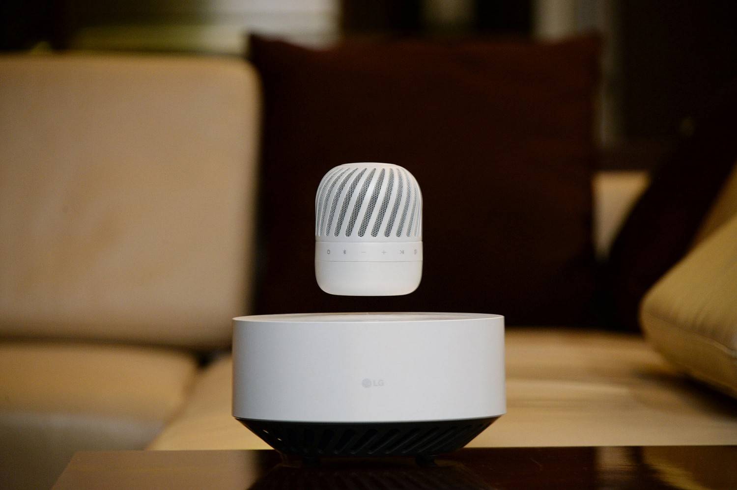 HiFi LG lässt seinen Lautsprecher schweben - Automatisches Landen zum Laden - News, Bild 1