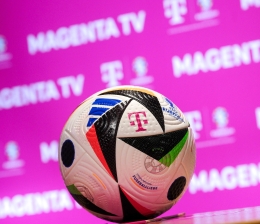 TV Fußball: MagentaTV zeigt alle Spiele der kommenden WM und EM - News, Bild 1